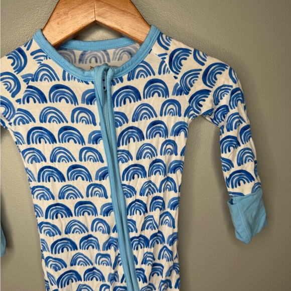 Little Sleepies Blue Rainbow Zippy - Picture 6 of 10